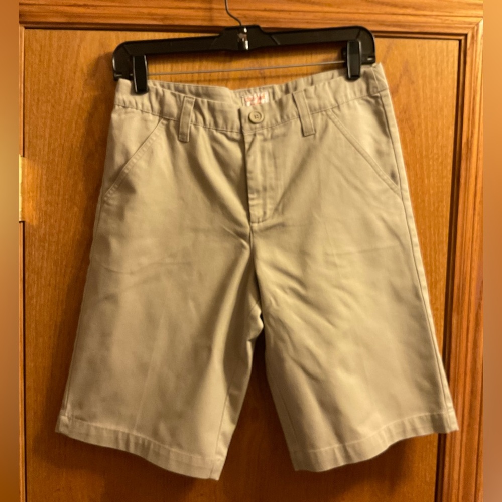 Boy’s Cat & Jack Flat Front Shorts. Adjustable Waist. Pockets.